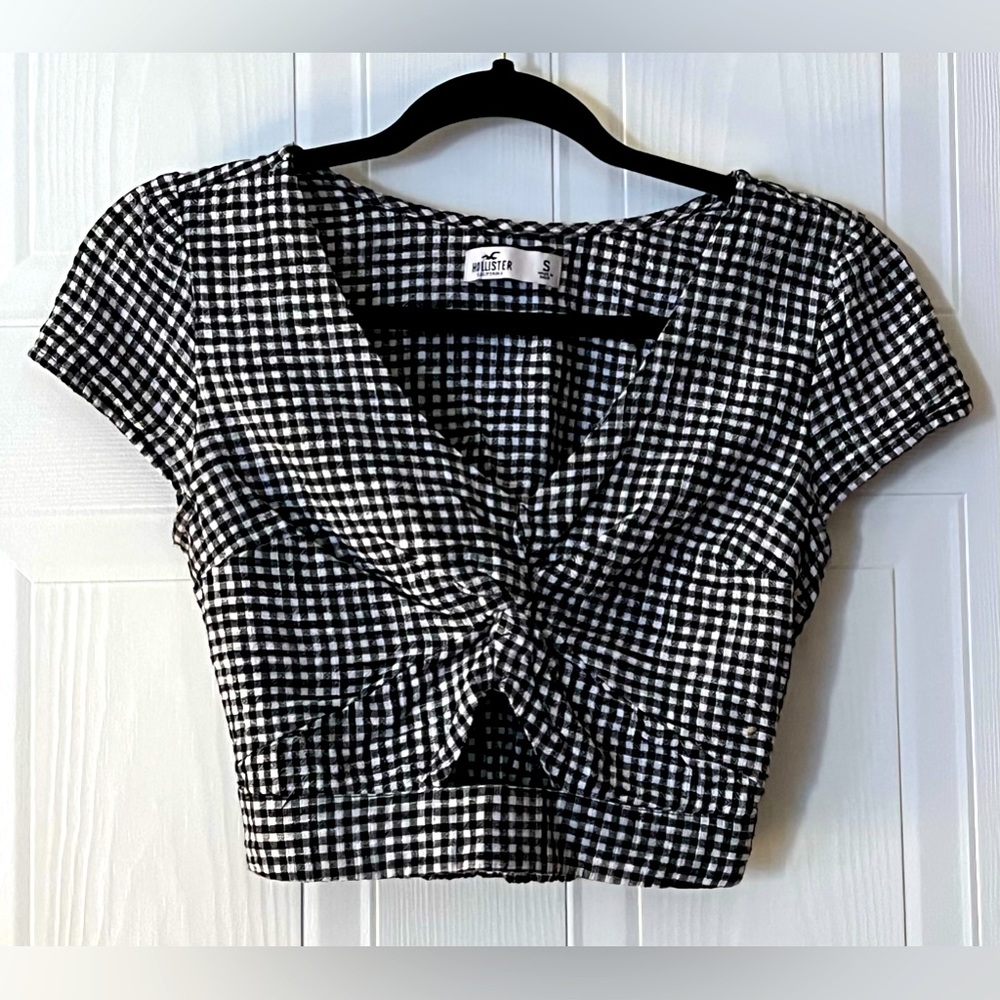 Cute Crop Top from Hollister. Size: Small